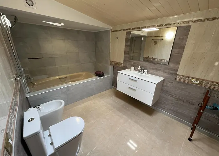 Beautiful With Stunning View 아데제